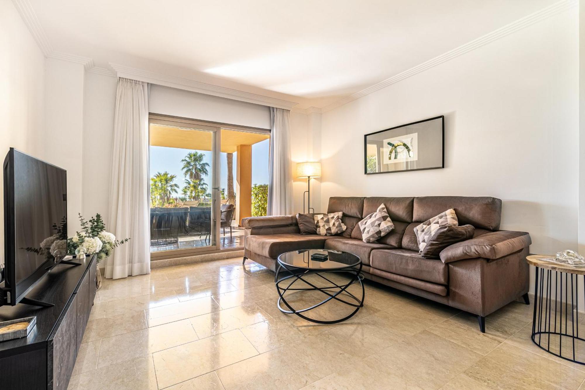 Cozy 2-bedroom In Hacienda De Cifuentes Lägenhet *