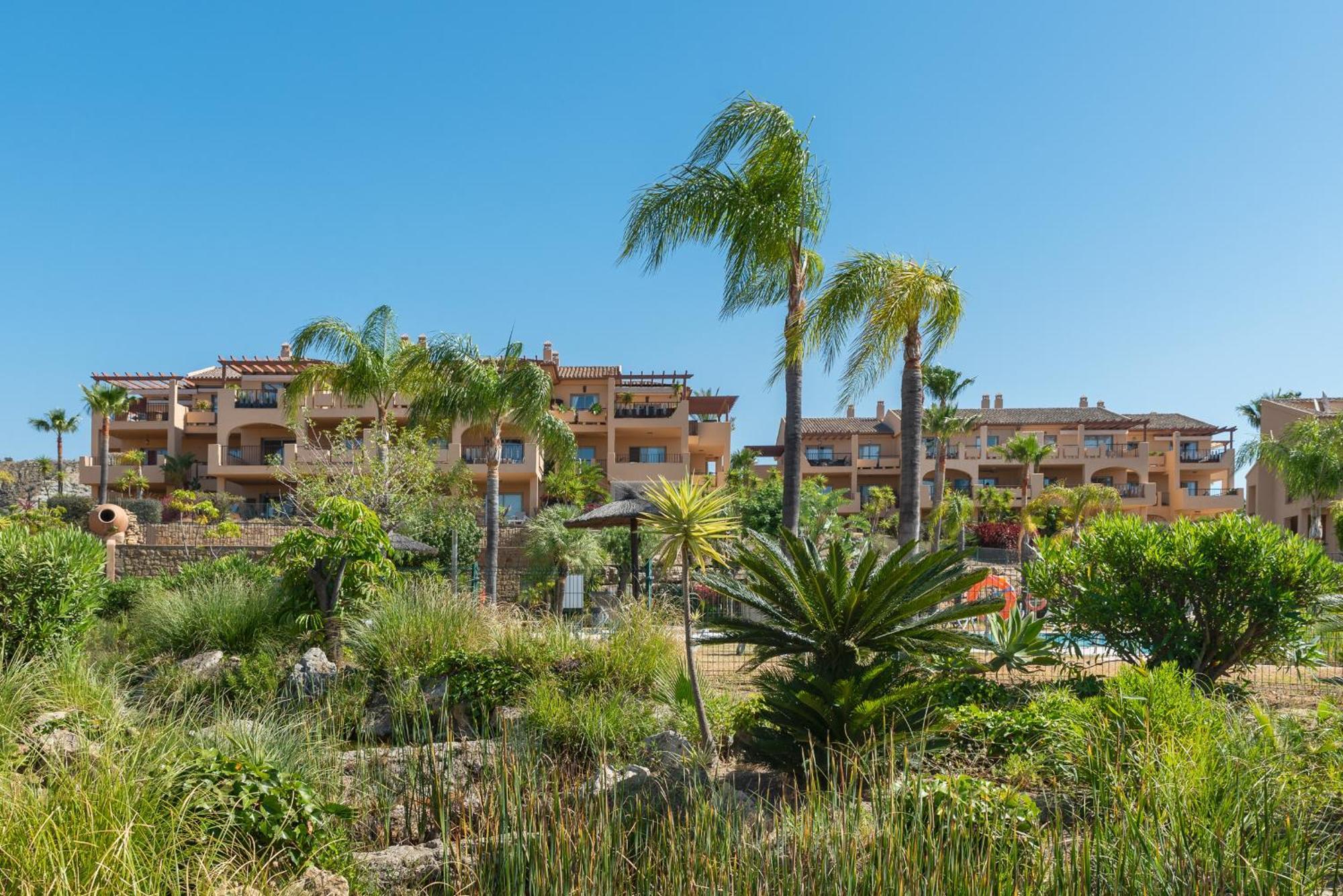 Cozy 2-bedroom In Hacienda De Cifuentes Lägenhet *
