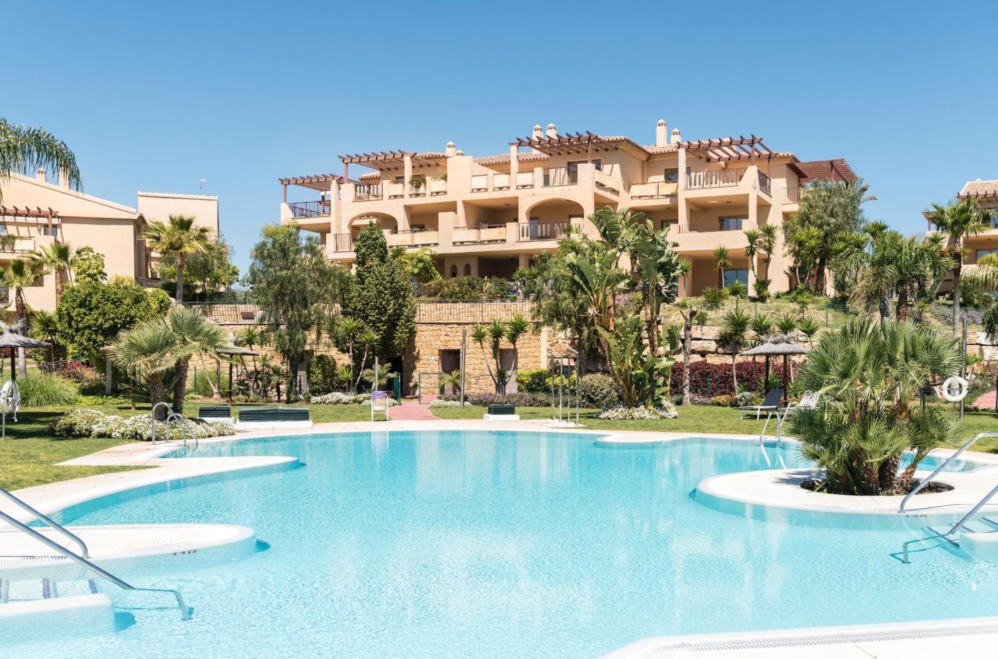 Apartment Cozy 2-bedroom In Hacienda De Cifuentes Estepona